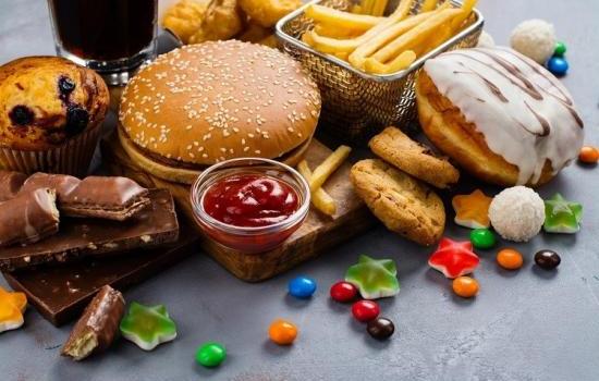 Alimentos não saudáveis: saiba quais são e evite