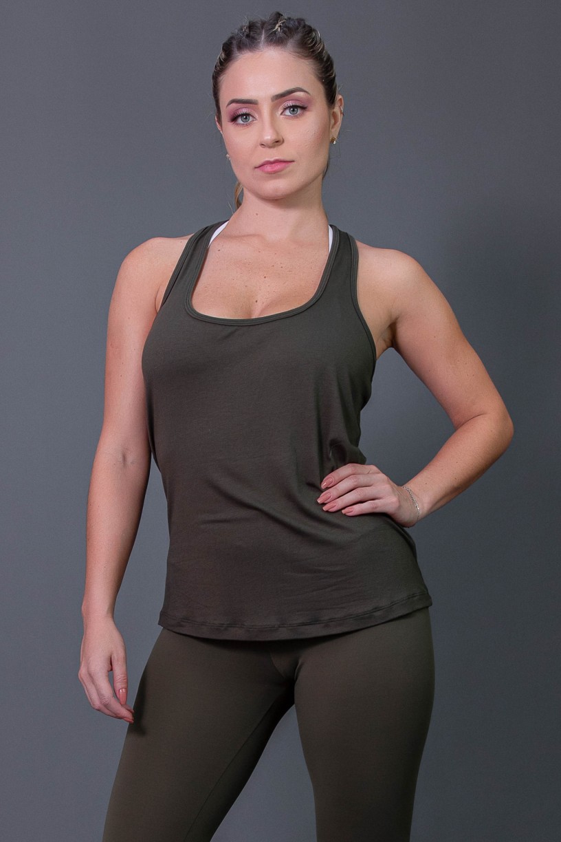 K2573-B_Camiseta_Fitness_com_Detalhe_em_Gota_nas_Costas_Verde_Militar__Ref:_K2573-B