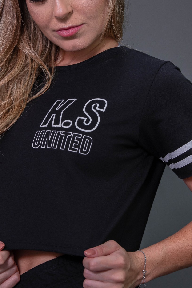 K2580-A_Cropped_Fitness_com_Silk_KS_United_e_Listras_Preto__Branco__Ref:_K2580-A