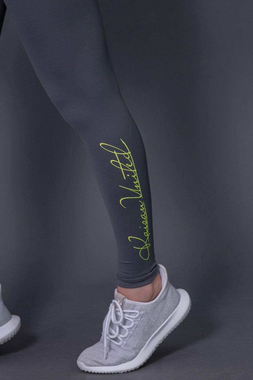 K2583-C_Calca_Legging_Fitness_com_Silk_Assinatura_Pequena_Cinza_Escuro__Verde_Fluor__Ref:_K2583-C