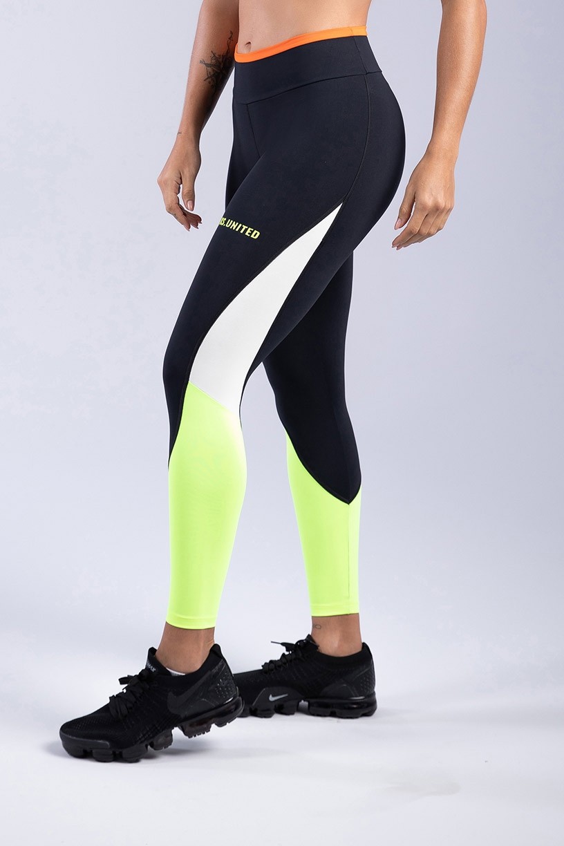 K3297-A_Calca_Legging_com_Detalhe_Triangular_na_Lateral_Preto__Amarelo__Branco__Ref:_K3297-A