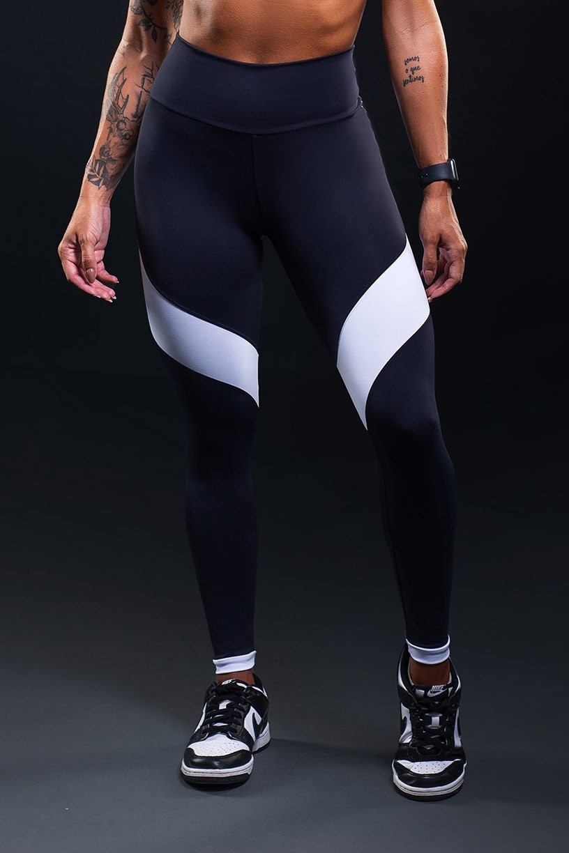 K3361-A_Calca_Legging_com_Recorte_Arredondado_Preto__Branco__Ref:_K3361-A