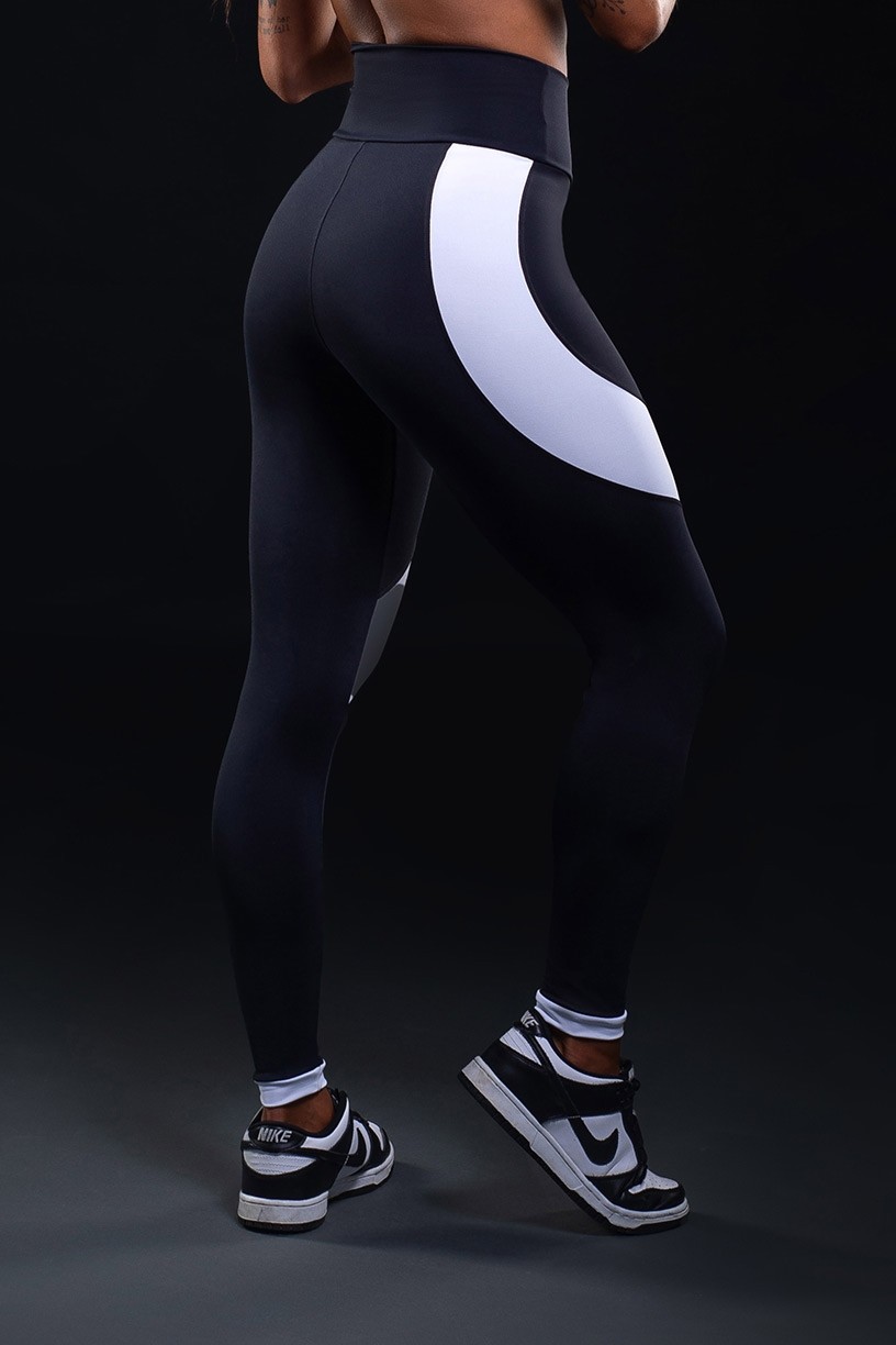 K3361-A_Calca_Legging_com_Recorte_Arredondado_Preto__Branco__Ref:_K3361-A