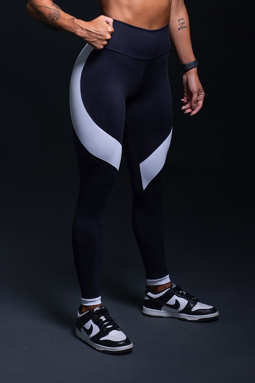 K3361-A_Calca_Legging_com_Recorte_Arredondado_Preto__Branco__Ref:_K3361-A