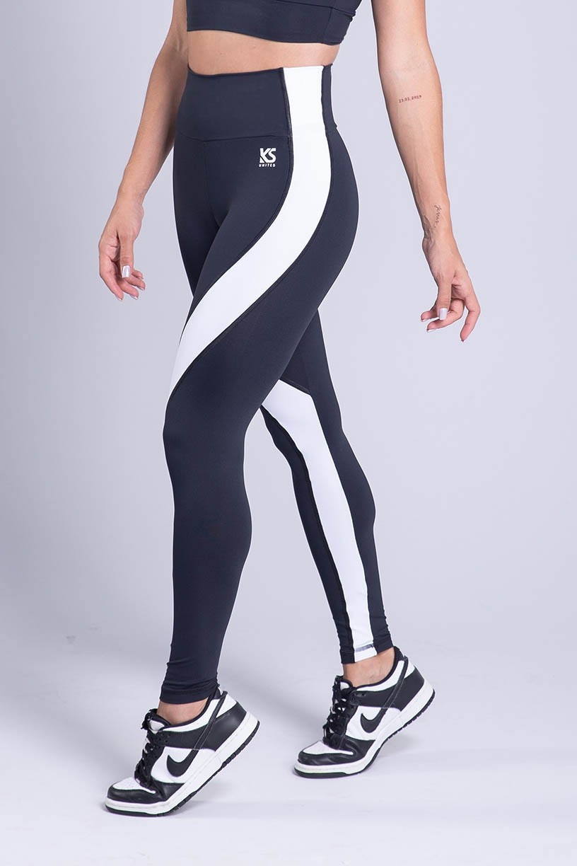 K3355-A_Calca_Legging_com_Recorte_Curva_Lateral_Preto__Branco__Ref:_K3355-A