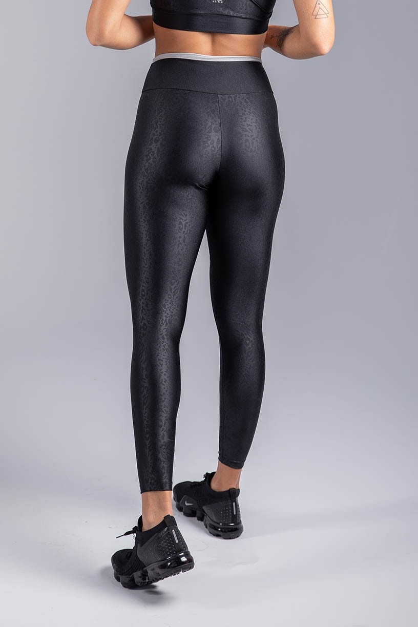 K3368-A_Calca_Legging_com_Recorte_de_Onca_Preto__Prata__Ref:_K3368-A