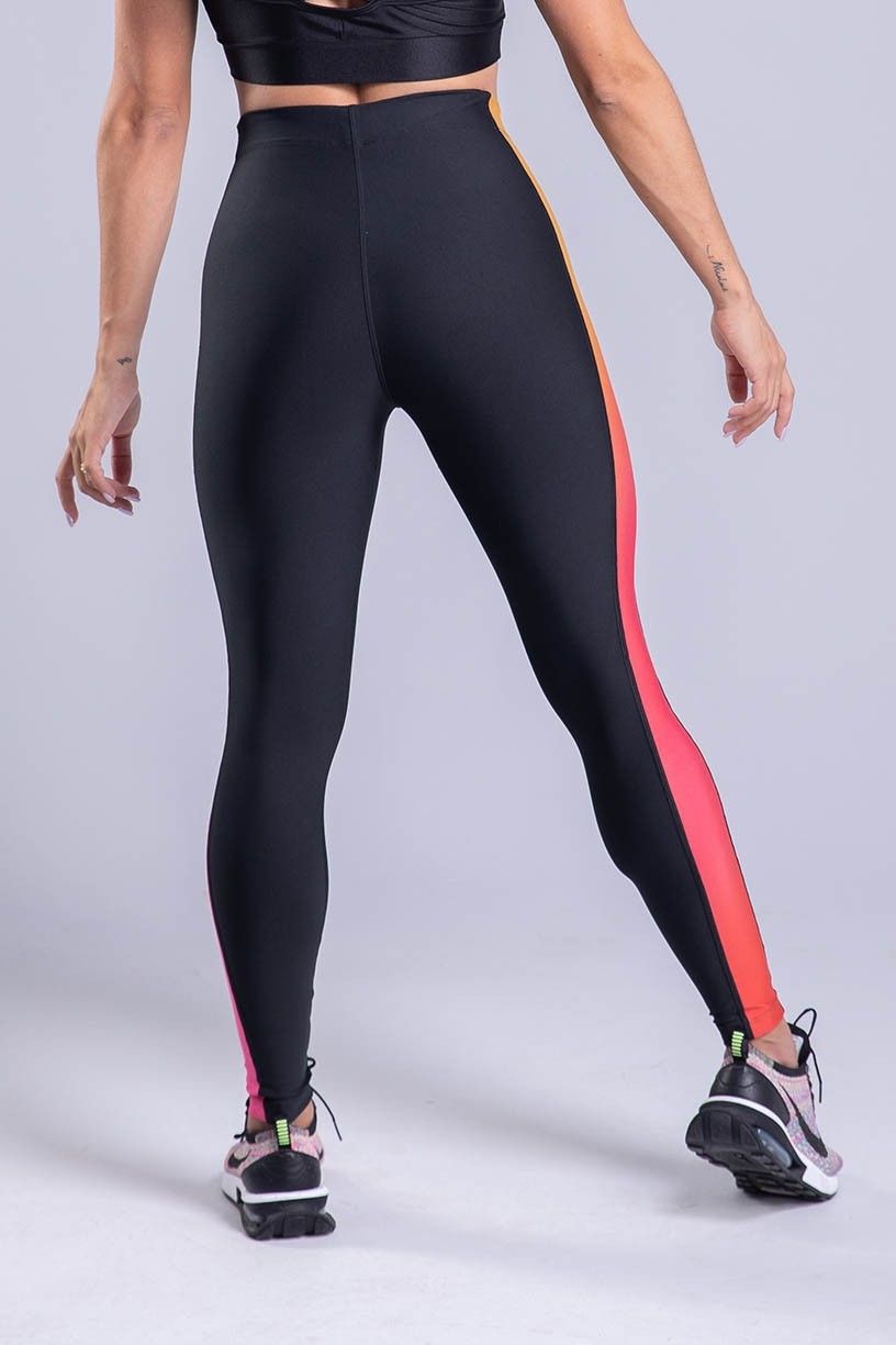 K3423-B_Calca_Legging_Lisa_com_Faixas_Estampa_Digital_Laterais_Preto__Candy_Vibes__Ref:_K3423-B