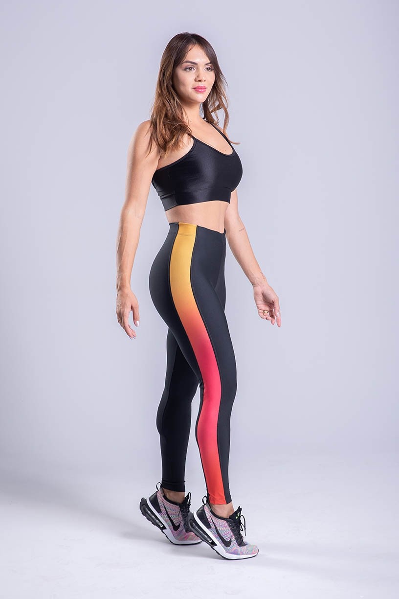 K3423-B_Calca_Legging_Lisa_com_Faixas_Estampa_Digital_Laterais_Preto__Candy_Vibes__Ref:_K3423-B