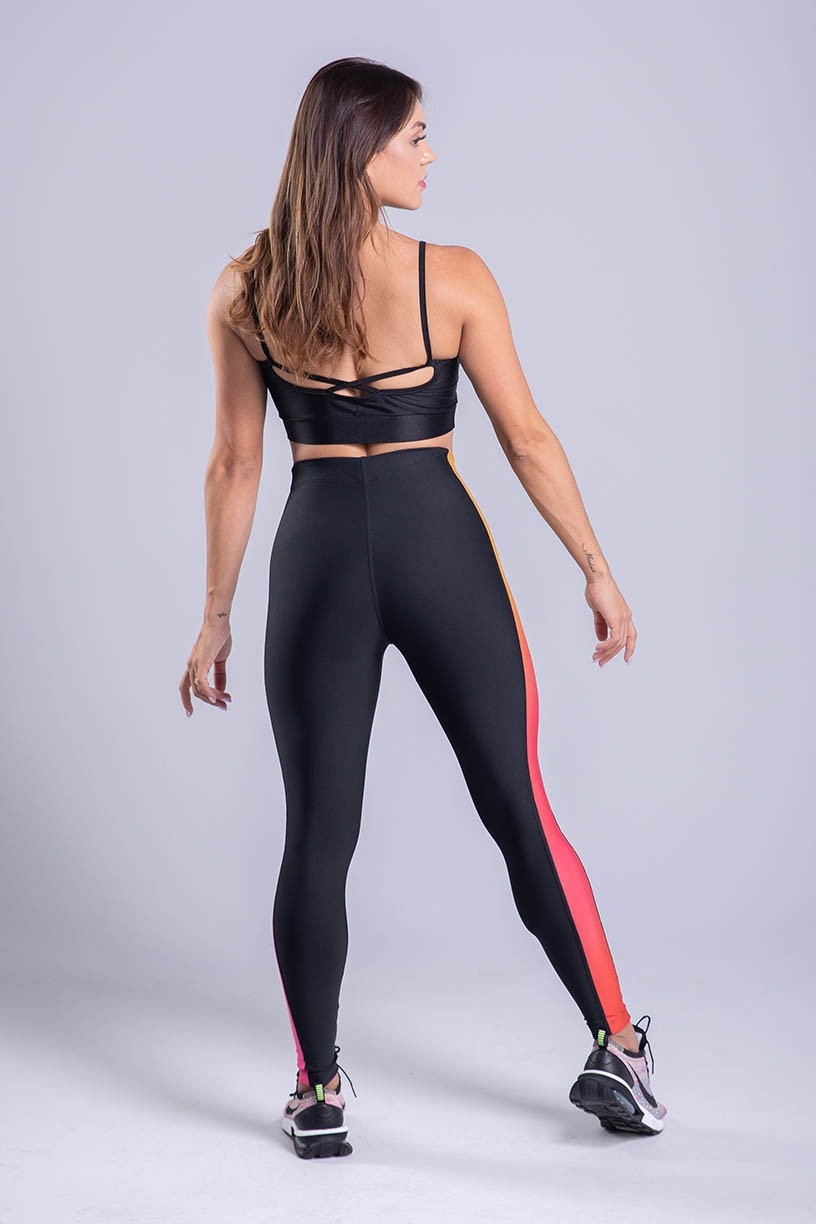 K3423-B_Calca_Legging_Lisa_com_Faixas_Estampa_Digital_Laterais_Preto__Candy_Vibes__Ref:_K3423-B