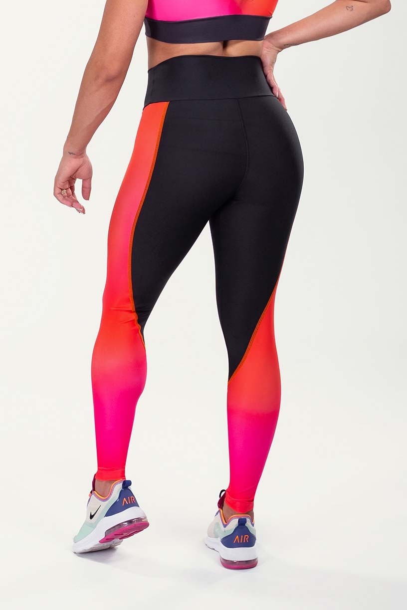 K3515-A_Calca_Legging_Lisa_com_Recorte_Simetrico_Estampa_Digital_Preto__Energy__Ref:_K3515-A