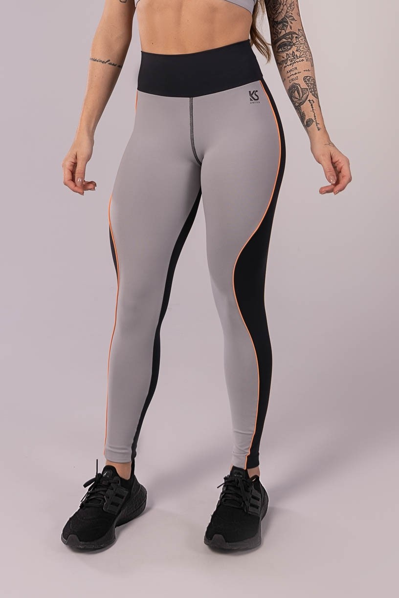 K3472-A_Calca_Legging_com_Recorte_em_S_Preto__Cinza__Laranja__Ref:_K3472-A