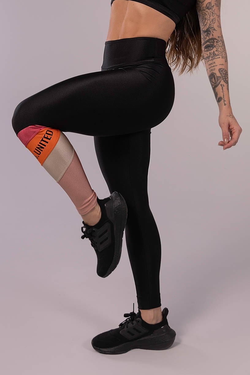 K3482-A_Calca_Legging_com_Recortes_Coloridos_Pespontados_Preto__Rosa__Laranja__Nude__Ref:_K3482-A