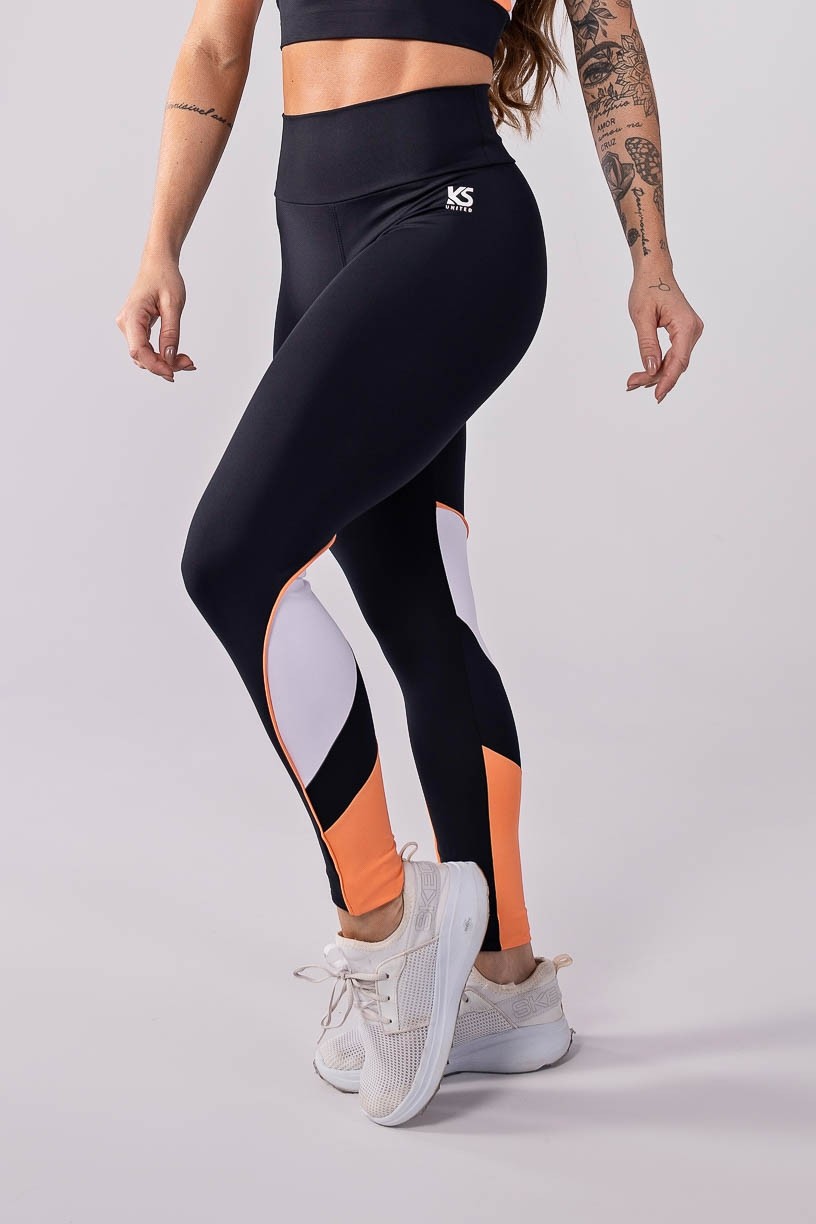 K3495-A_Calca_Legging_com_Recorte_Triplo_Preto__Coral__Branco__Ref:_K3495-A