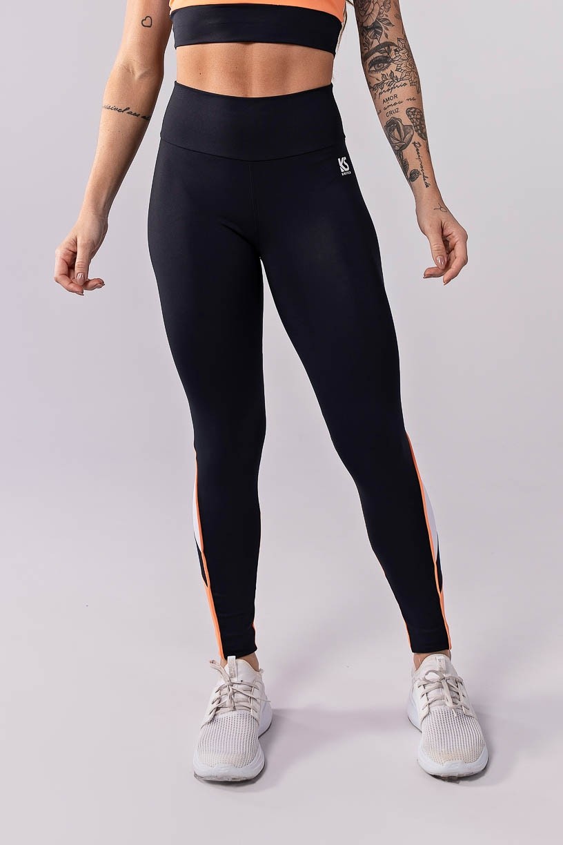 K3495-A_Calca_Legging_com_Recorte_Triplo_Preto__Coral__Branco__Ref:_K3495-A