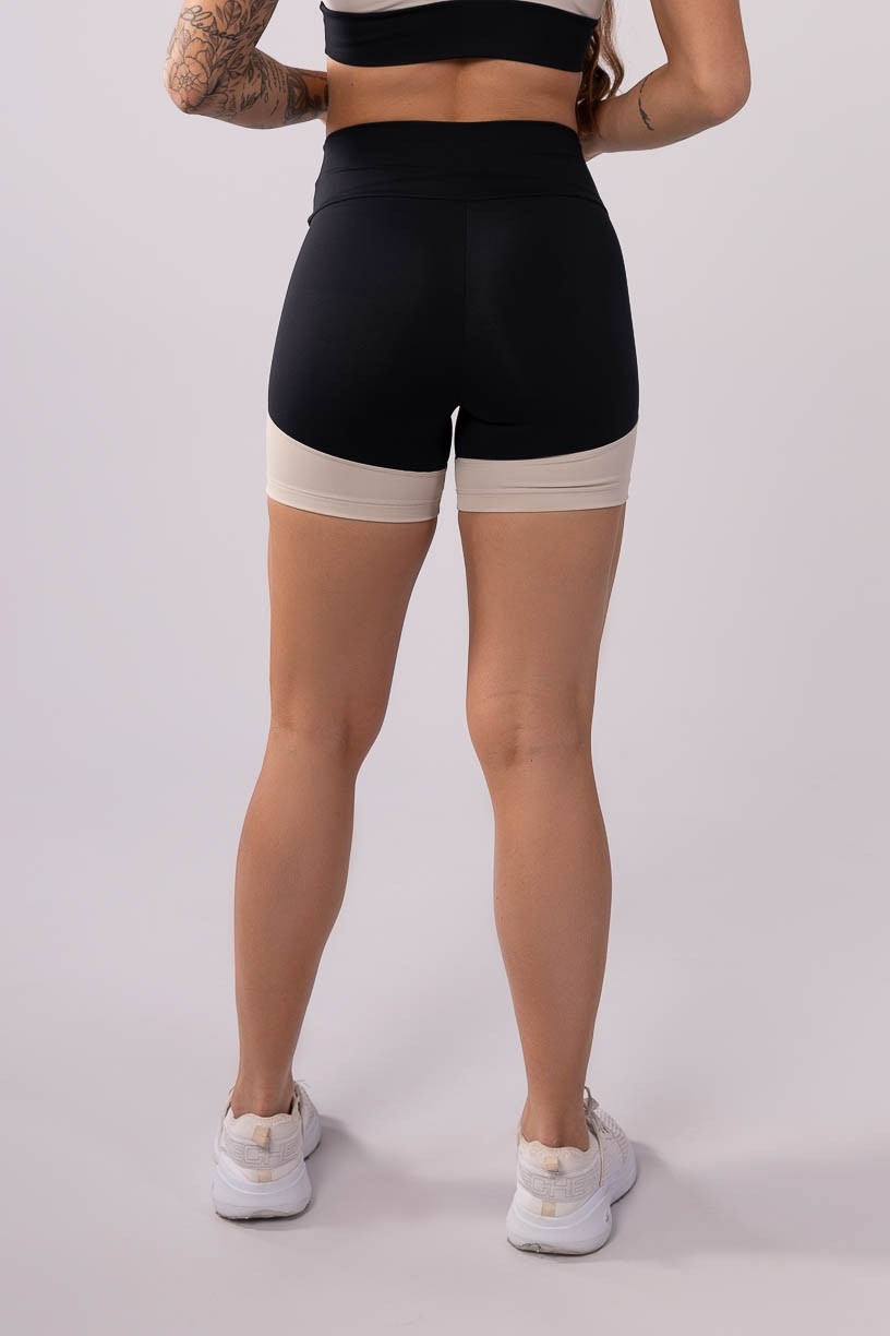 K3511-A_Short_com_Recorte_e_Vivo_Preto__Off-White__Ref:_K3511-A