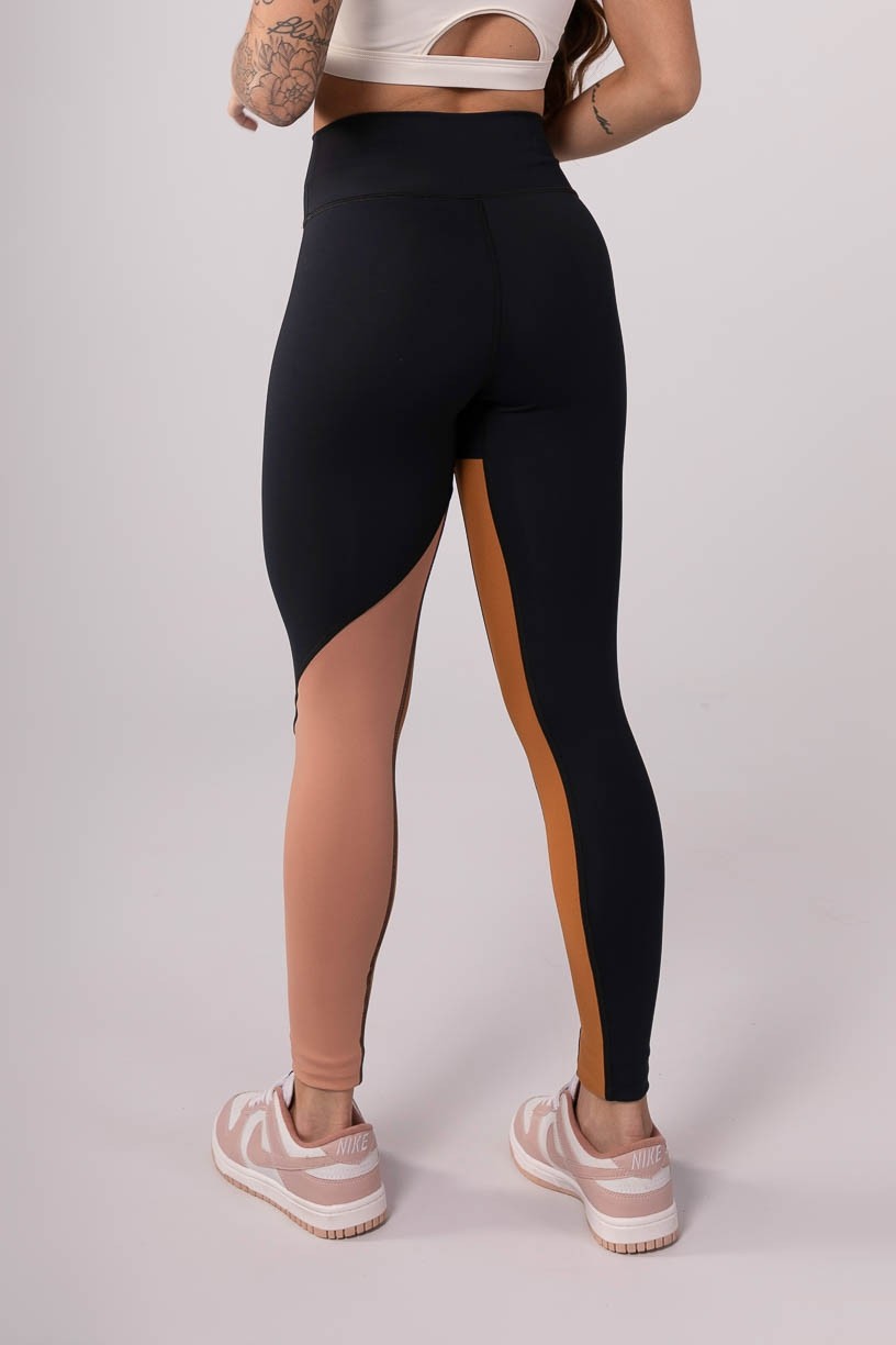 K3517-A_Calca_Legging_com_Recorte_Entrepernas_Preto__Marrom__Nude__Ref:_K3517-A