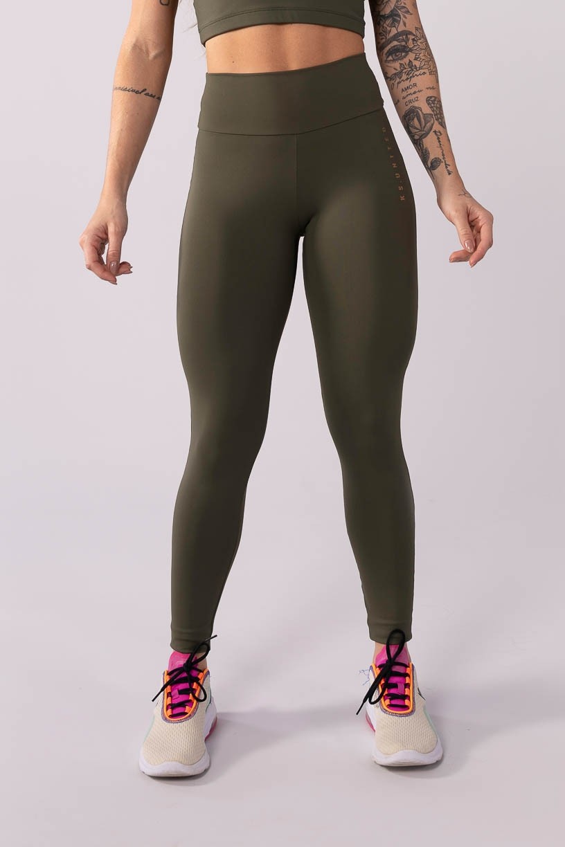 K3547-B_Calca_Legging_com_Recorte_no_Bumbum_Verde_Militar__Ref:_K3547-B