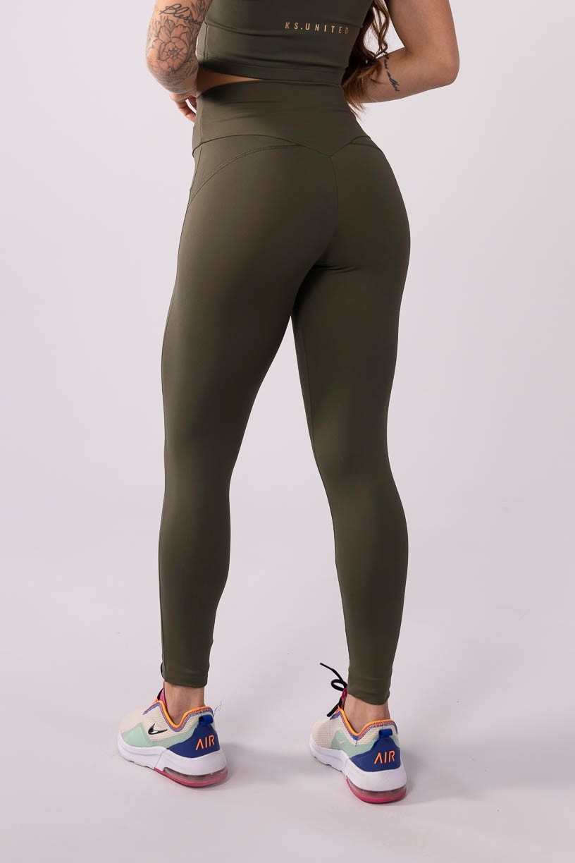 K3547-B_Calca_Legging_com_Recorte_no_Bumbum_Verde_Militar__Ref:_K3547-B