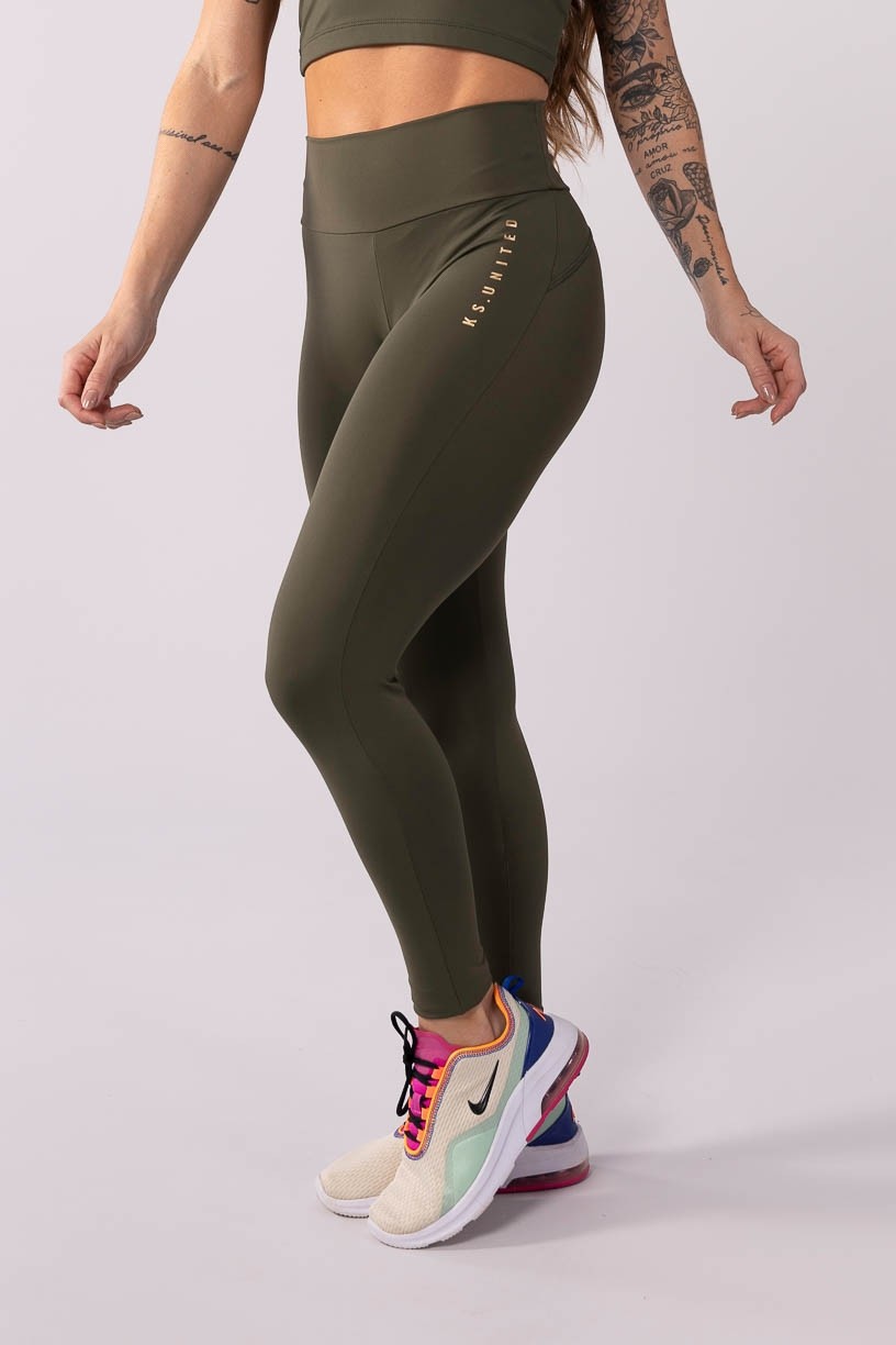 K3547-B_Calca_Legging_com_Recorte_no_Bumbum_Verde_Militar__Ref:_K3547-B