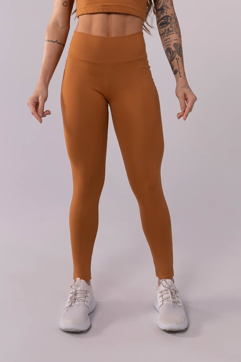 K3547-C_Calca_Legging_com_Recorte_no_Bumbum_Marrom__Ref:_K3547-C