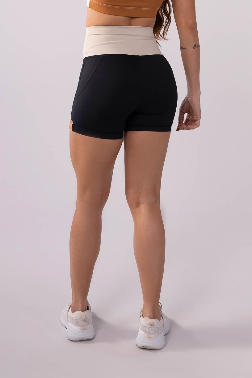 K3518-B_Short_com_Recortes_e_Cos_Alto_Preto__Bege__Marrom__Ref:_K3518-B