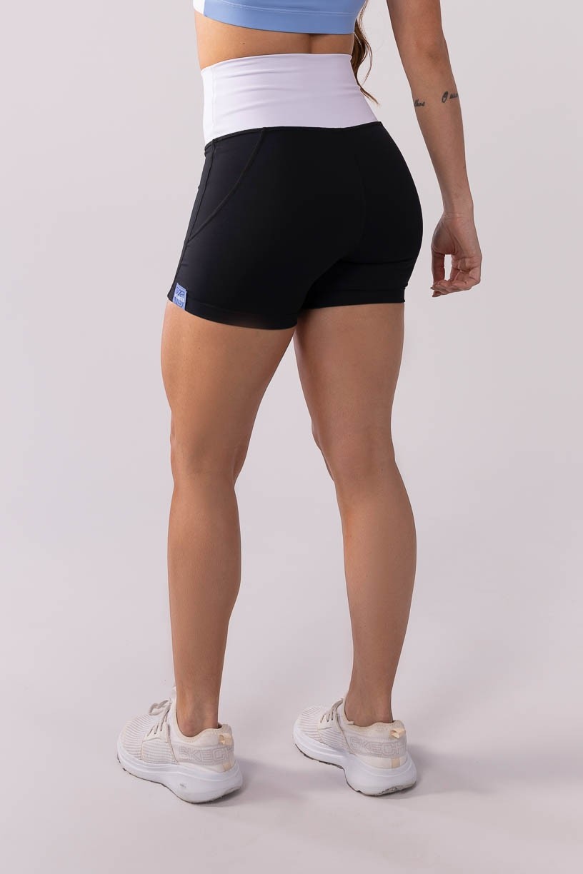 K3518-D_Short_com_Recortes_e_Cos_Alto_Preto__Branco__Azul__Ref:_K3518-D