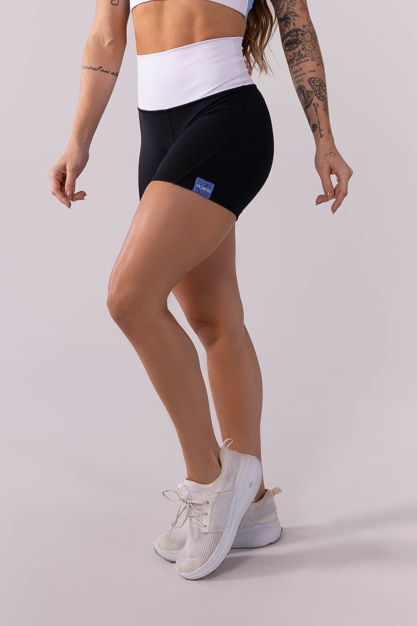 K3518-D_Short_com_Recortes_e_Cos_Alto_Preto__Branco__Azul__Ref:_K3518-D