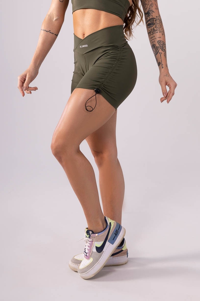 K3544-C_Short_com_Franzido_Lateral_Verde_Militar__Ref:_K3544-C