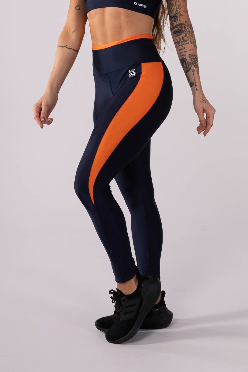 K3709-A_Calca_Legging_com_Recorte_Lateral_e_Detalhe_no_Cos_Azul_Marinho__Laranja__Ref:_K3709-A