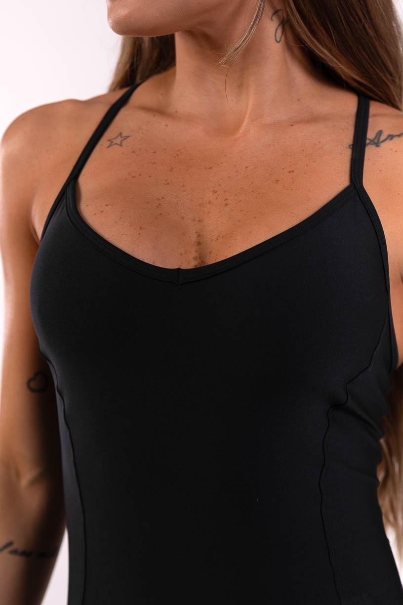 K3717-A_Macacao_com_Alcas_e_Detalhe_de_Tiras_nas_Costas_Preto__Ref:_K3717-A