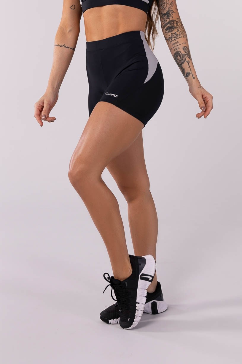 K3704-A_Short_com_Recorte_e_Cos_de_Elastico_Embutido_Preto__Cinza__Ref:_K3704-A