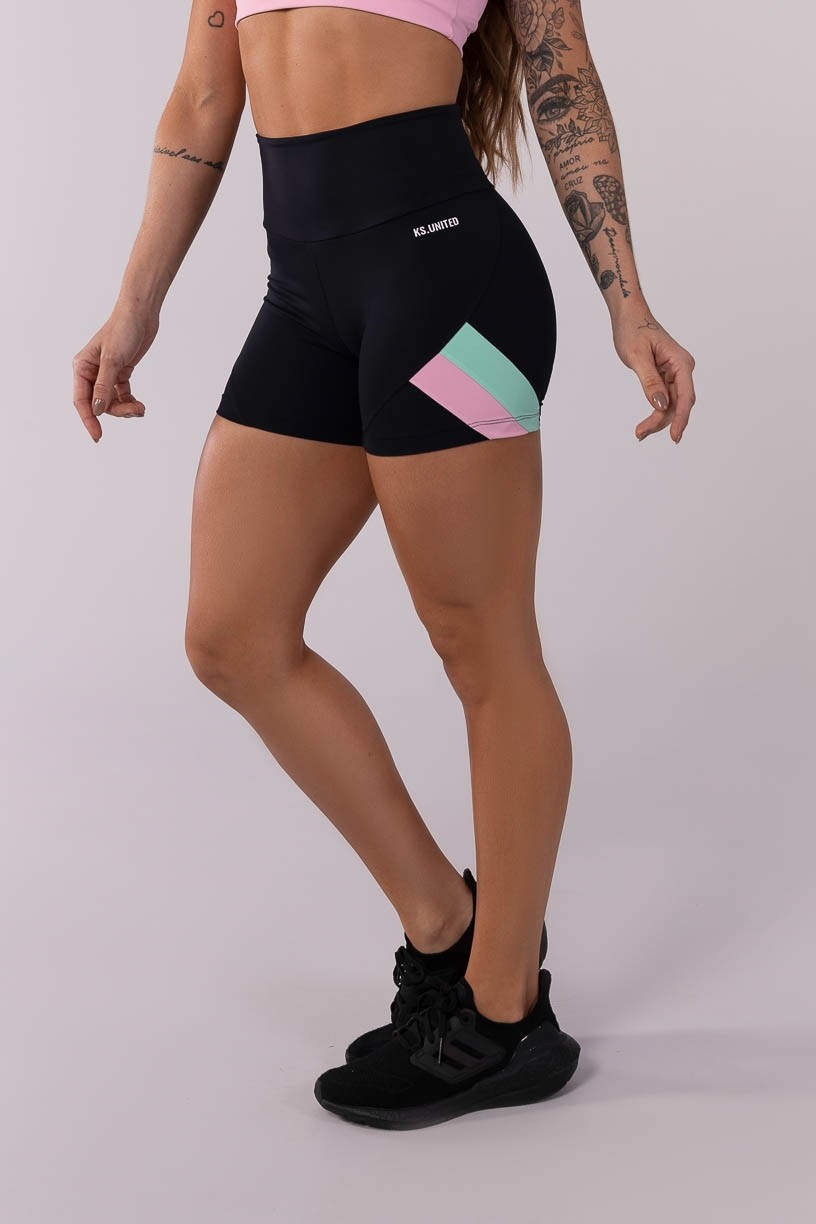 K3707-A_Short_com_Detalhe_de_Faixas_Coloridas_Preto__Rosa_Claro__Verde_Agua__Ref:_K3707-A