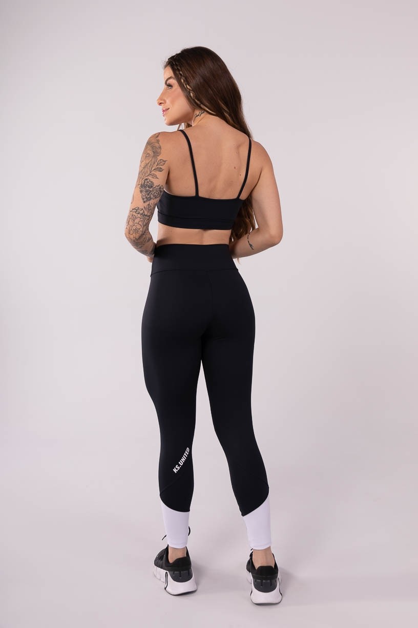 K3582-A_Calca_Legging_com_Recorte_Triangular_Preto__Branco__Ref:_K3582-A