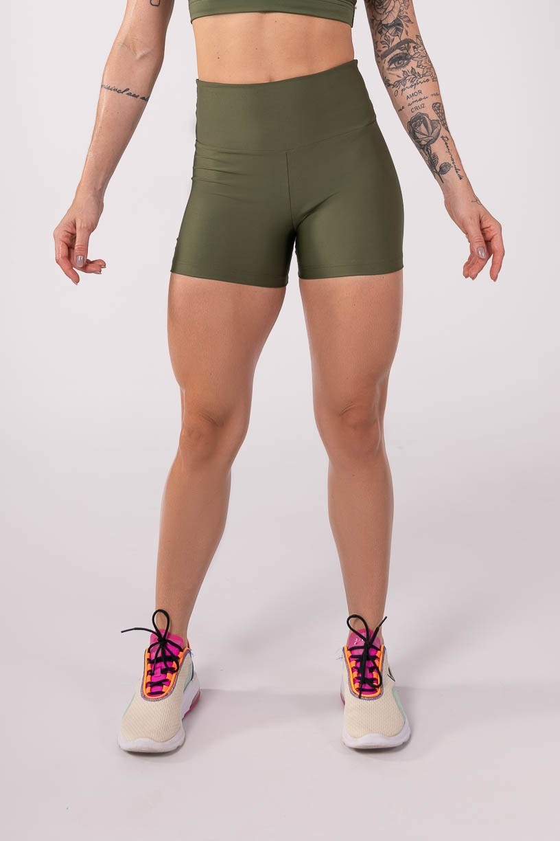 K3777-C_Short_com_Cobertura_no_Cos_Costas_Verde_Militar__Ref:_K3777-C