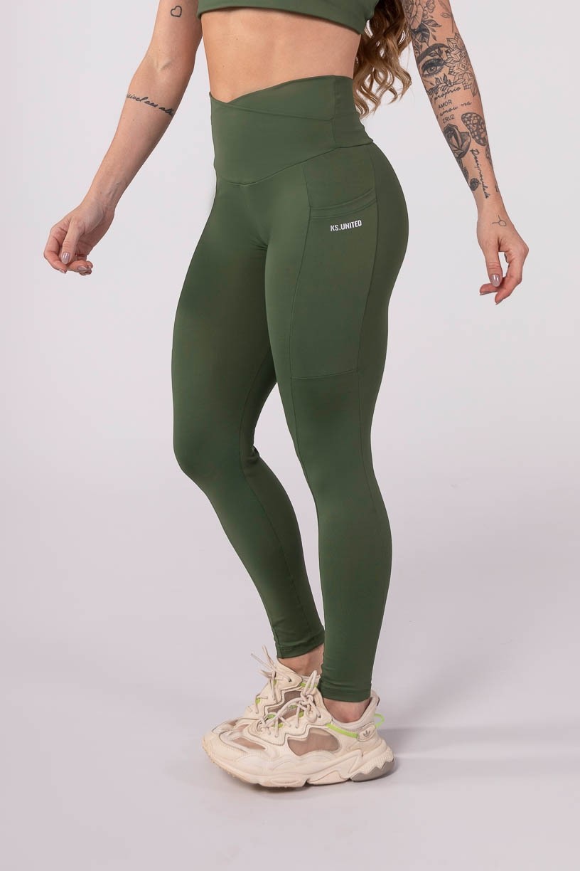 K3445-E_Calca_Legging_com_Franzido_e_Bolso_Verde_Militar__Ref:_K3445-E