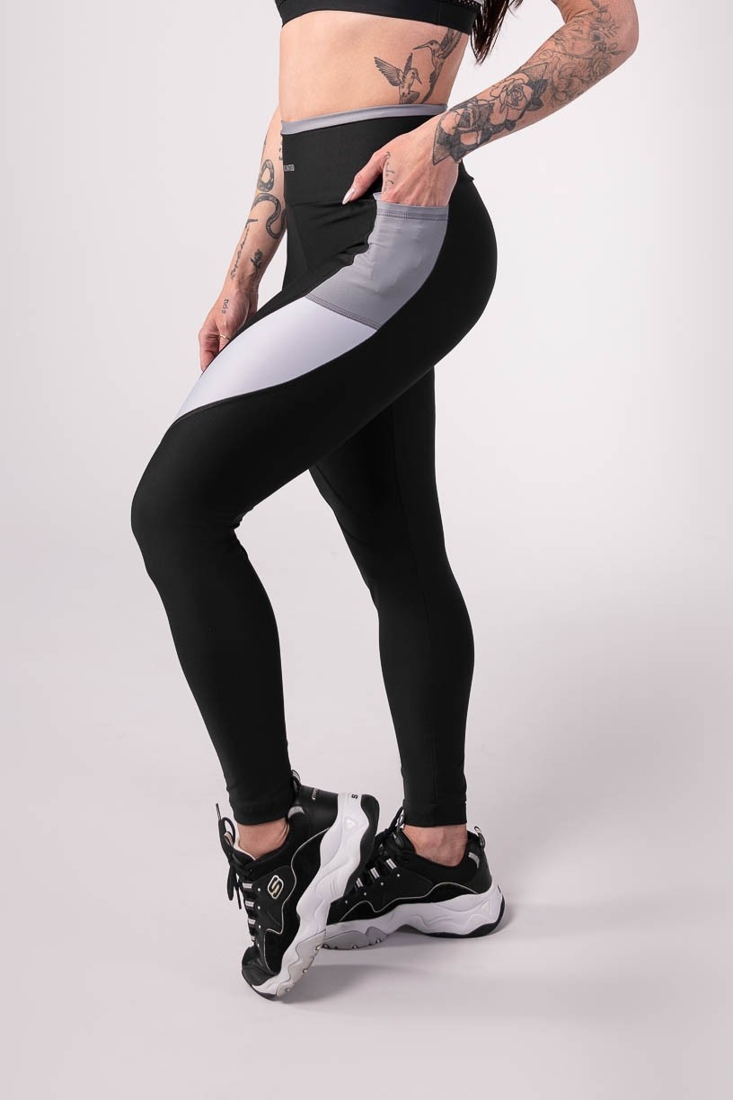 K3800-A_Calca_Legging_com_Bolso_e_Vira_no_Cos_Preto__Branco__Cinza__Ref:_K3800-A