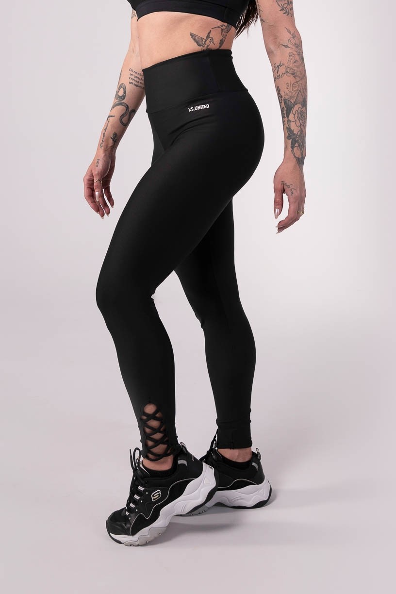 K3802-A_Calca_Legging_com_Detalhe_Cruzado_na_Barra_Preto__Ref:_K3802-A