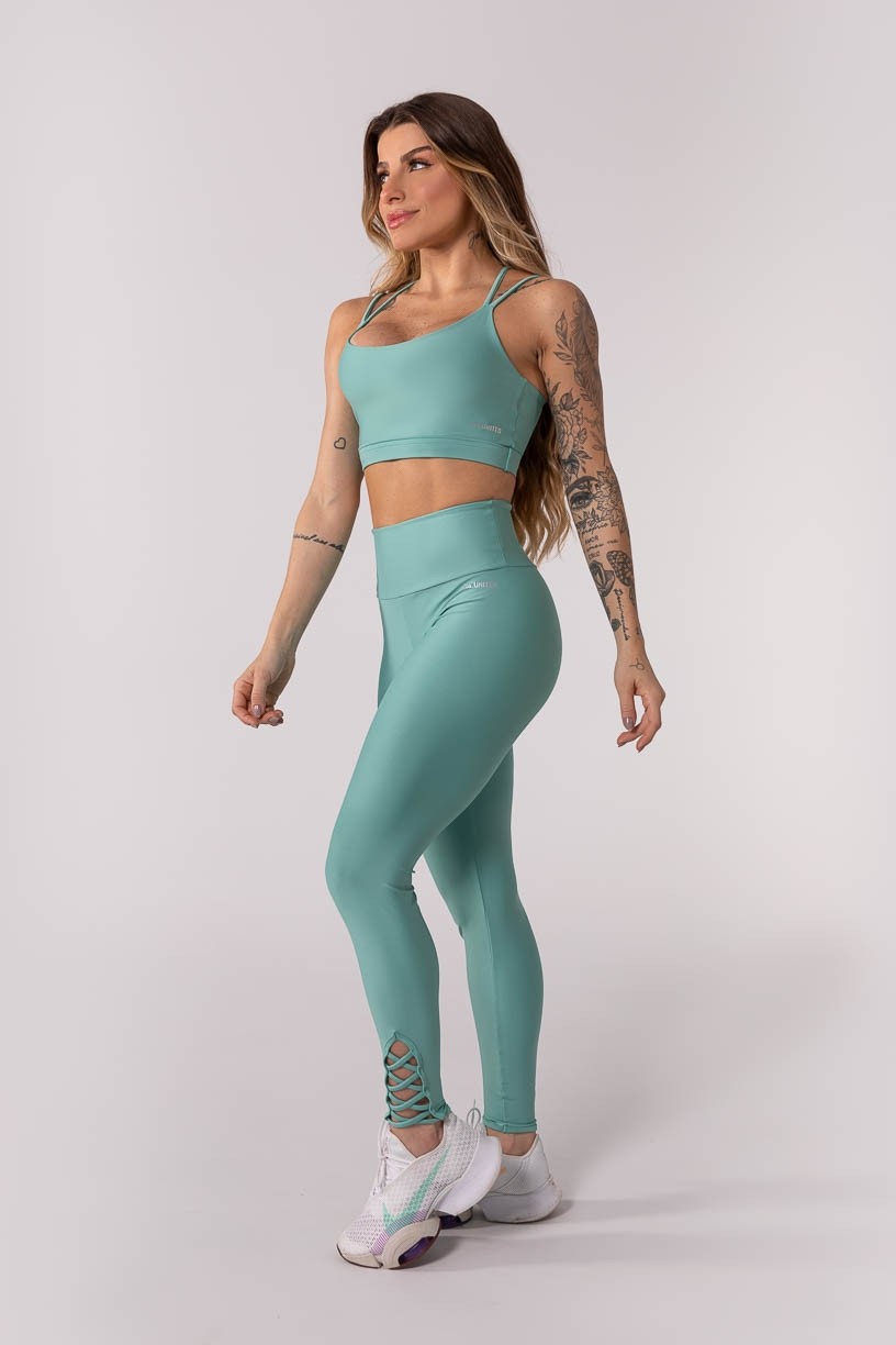 K3802-B_Calca_Legging_com_Detalhe_Cruzado_na_Barra_Verde__Ref:_K3802-B