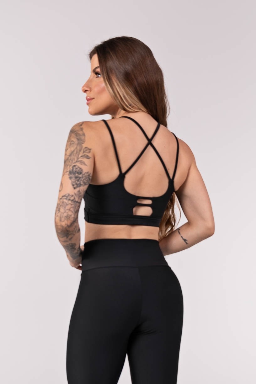 K3801-A_Top_com_Detalhes_de_Alcas_nas_Costas_Preto__Ref:_K3801-A