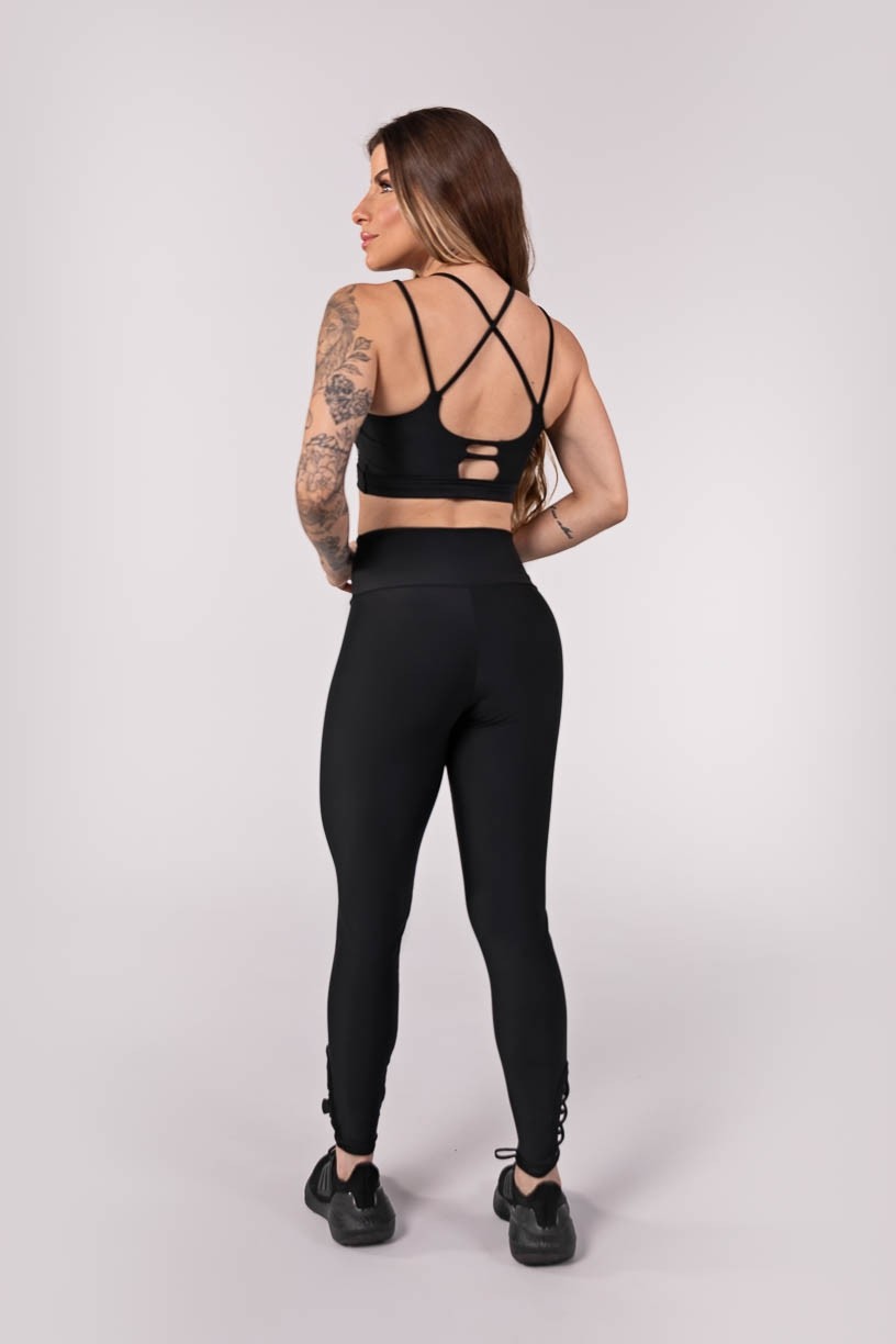 K3801-A_Top_com_Detalhes_de_Alcas_nas_Costas_Preto__Ref:_K3801-A