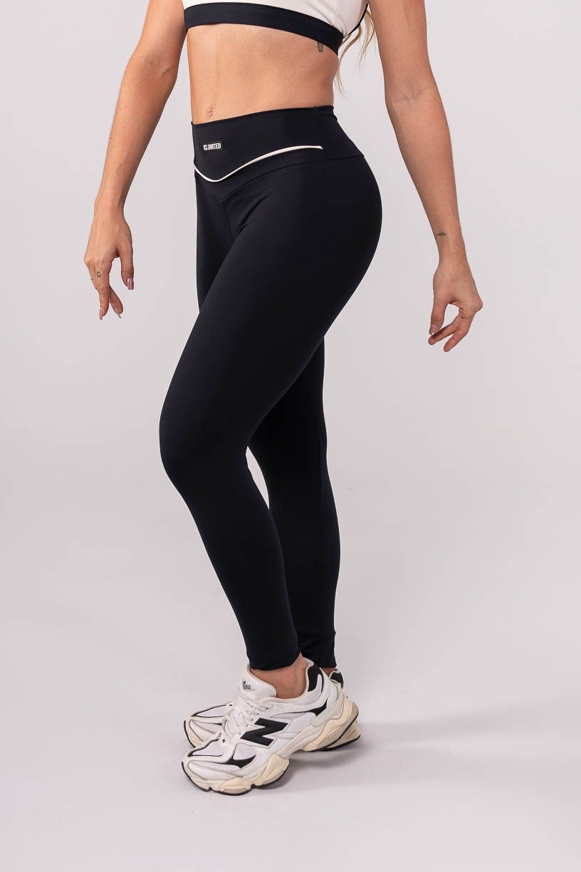 K3624-A_Calca_Legging_com_Cos_de_Bico_e_Vivo_Preto__Off-White__Ref:_K3624-A