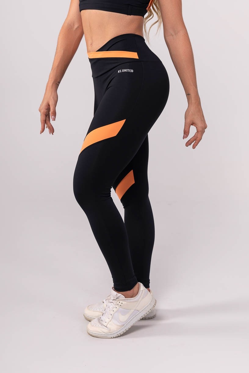 K3744-A_Calca_Legging_com_Recortes_Assimetricos_Preto__Coral__Ref:_K3744-A