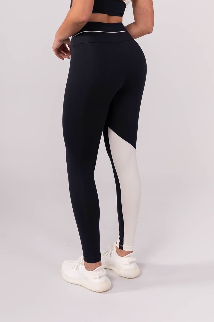 K3830-A_Calca_Legging_Assimetrica_com_Vivo_no_Cos_Preto__Off-White__Ref:_K3830-A