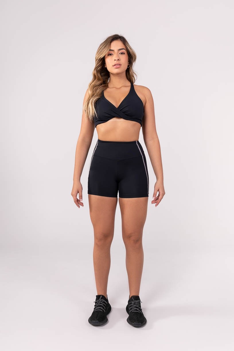 K3869-A_Short_com_Cobertura_e_Bolso_nas_Costas_Preto__Ref:_K3869-A