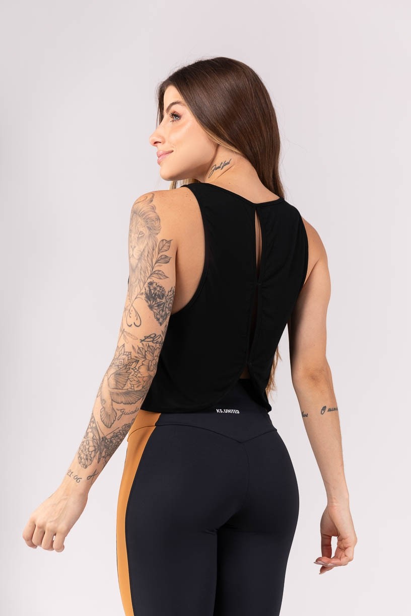 K3920-A_Blusa_com_Aberturas_nas_Costas_Preto__Ref:_K3920-A