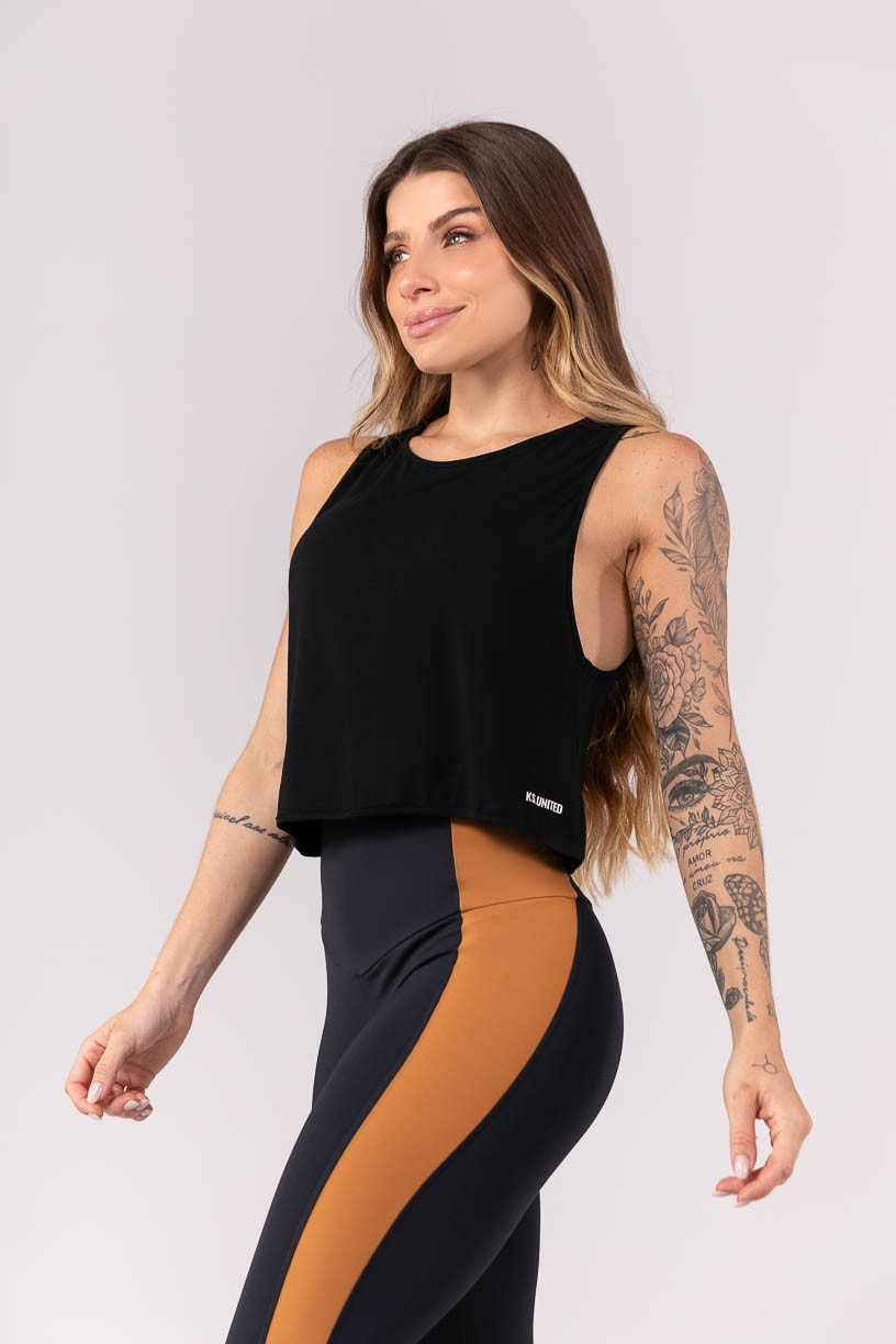 K3920-A_Blusa_com_Aberturas_nas_Costas_Preto__Ref:_K3920-A