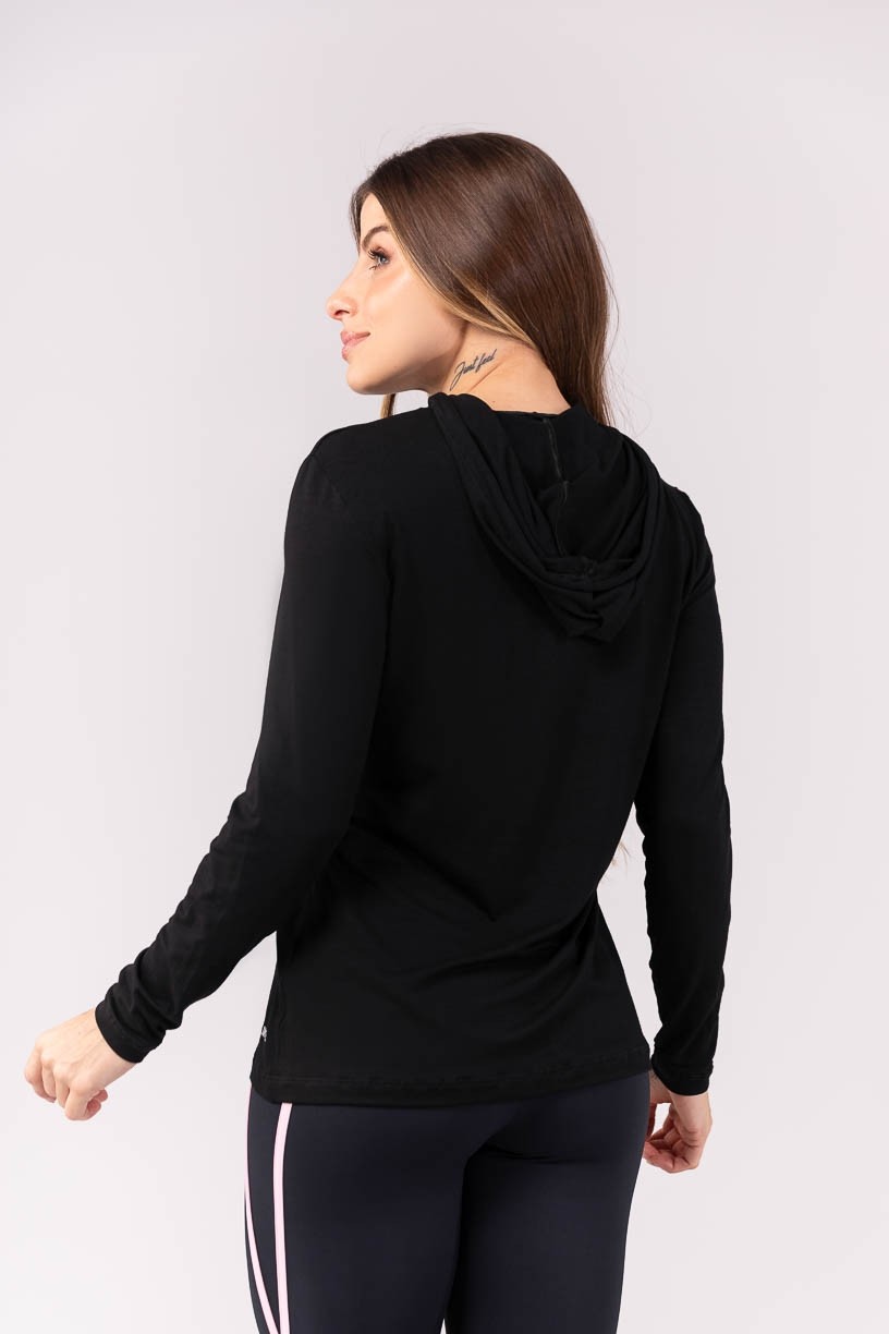 K3921-A_Blusa_com_Abertura_e_Capuz_Preto__Ref:_K3921-A