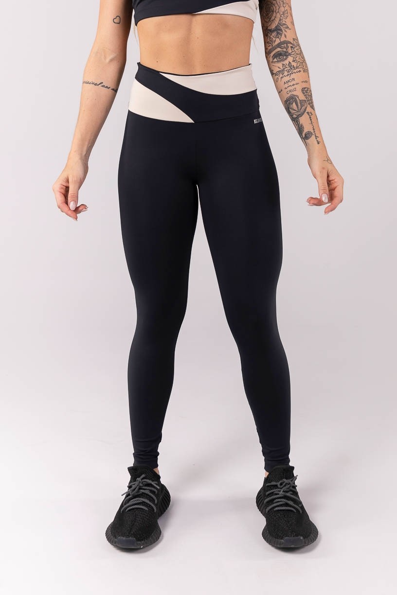 K3909-B_Calca_Legging_com_Recortes_no_Cos_Preto__Off-White__Ref:_K3909-B