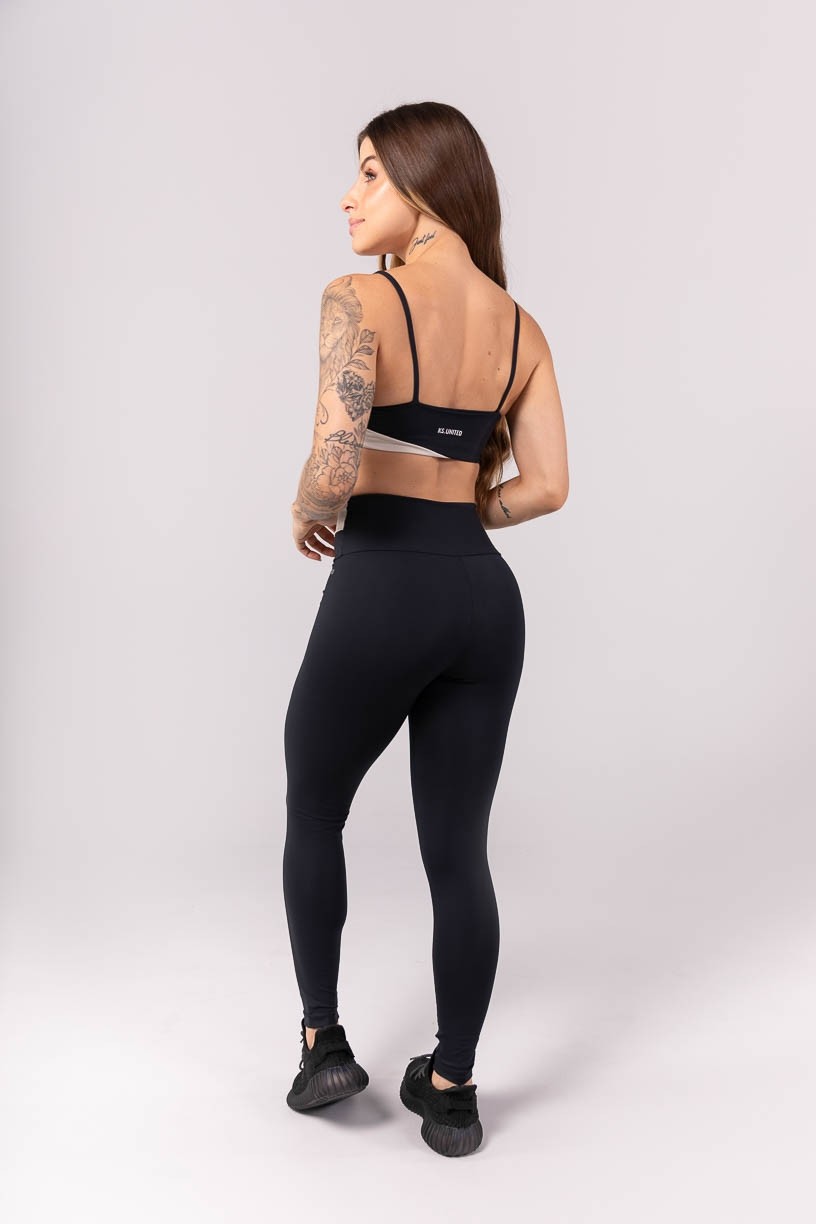 K3909-B_Calca_Legging_com_Recortes_no_Cos_Preto__Off-White__Ref:_K3909-B