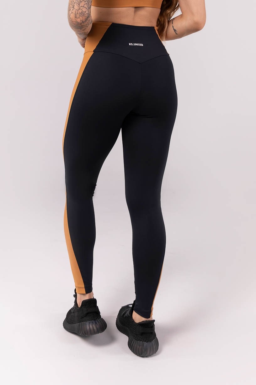 K3913-A_Calca_Legging_com_Cos_em_V_e_Recorte_Lateral_Preto__Marrom__Ref:_K3913-A